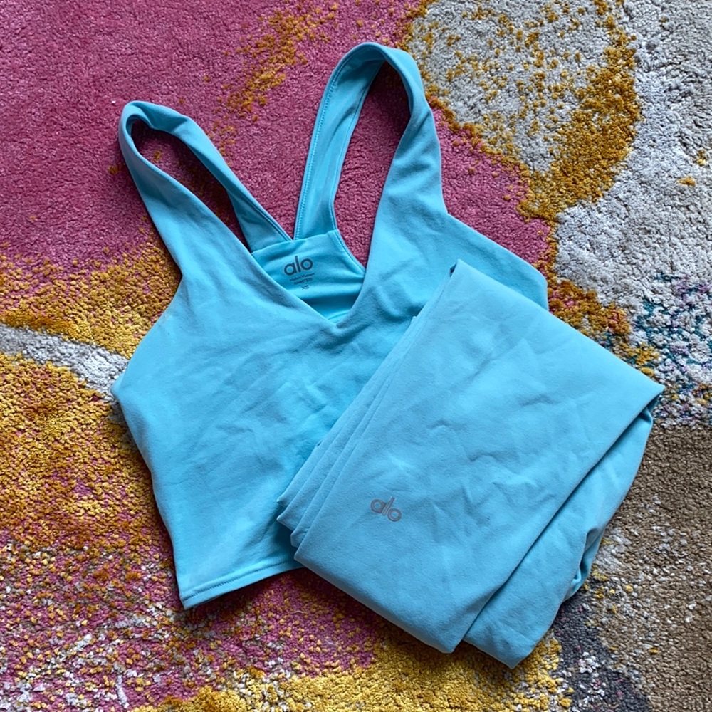 Alo Yoga blue quartz set